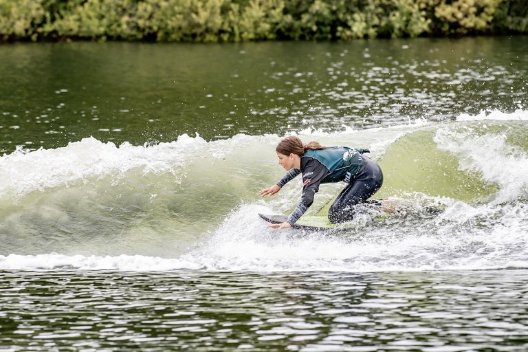 Isabelle Lloyd at the 2022 Malibu Boats UK Wakesurf Nationals - Photo Mantis Pro Media